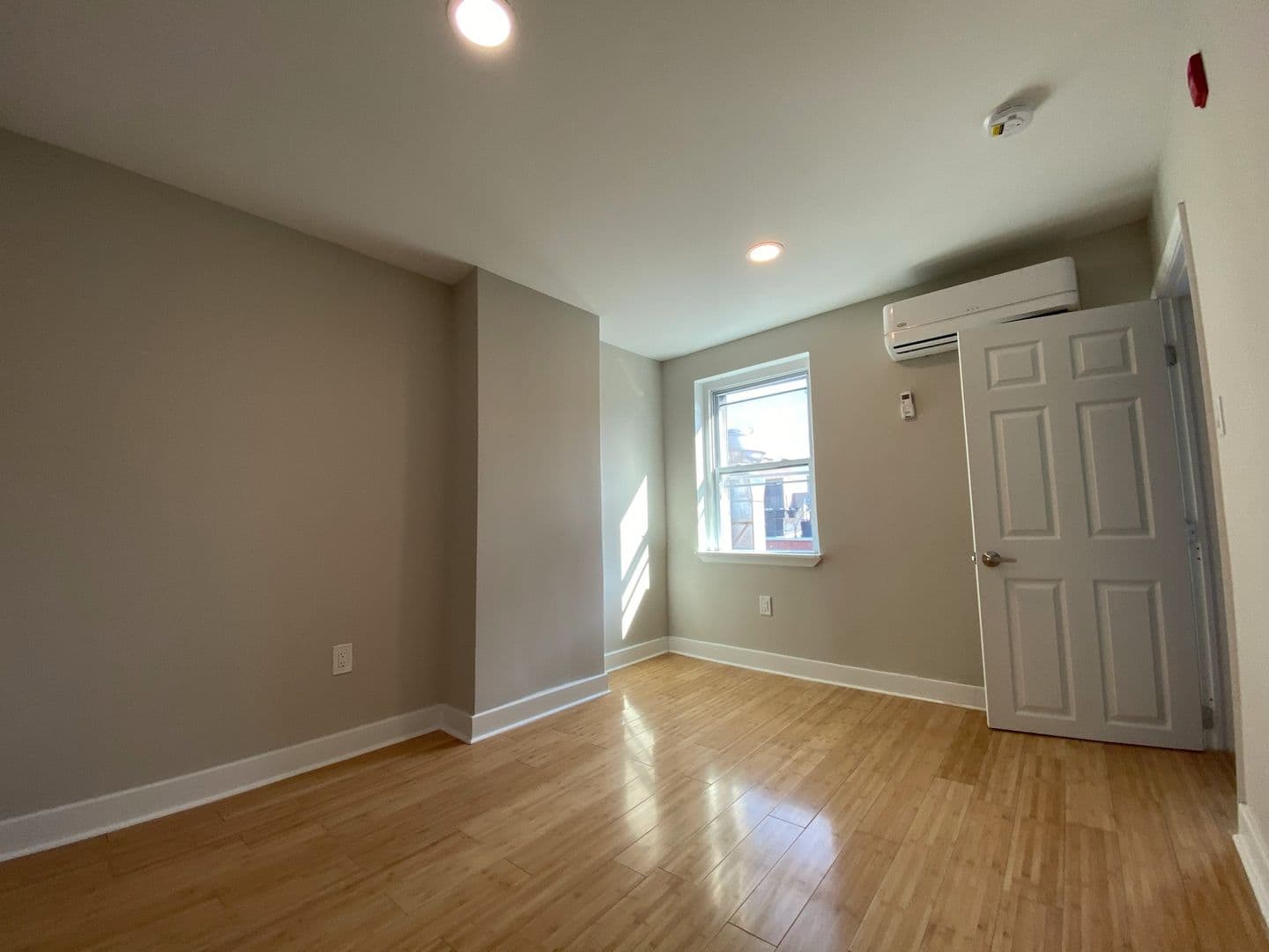 Philadelphia Apartment: 250 South St