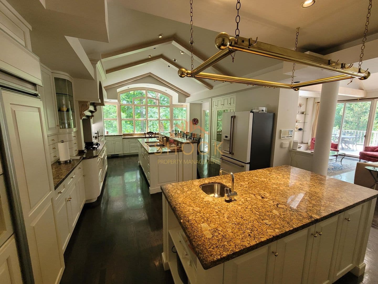 Lafayette House: 195 Stacey Hollow Lane