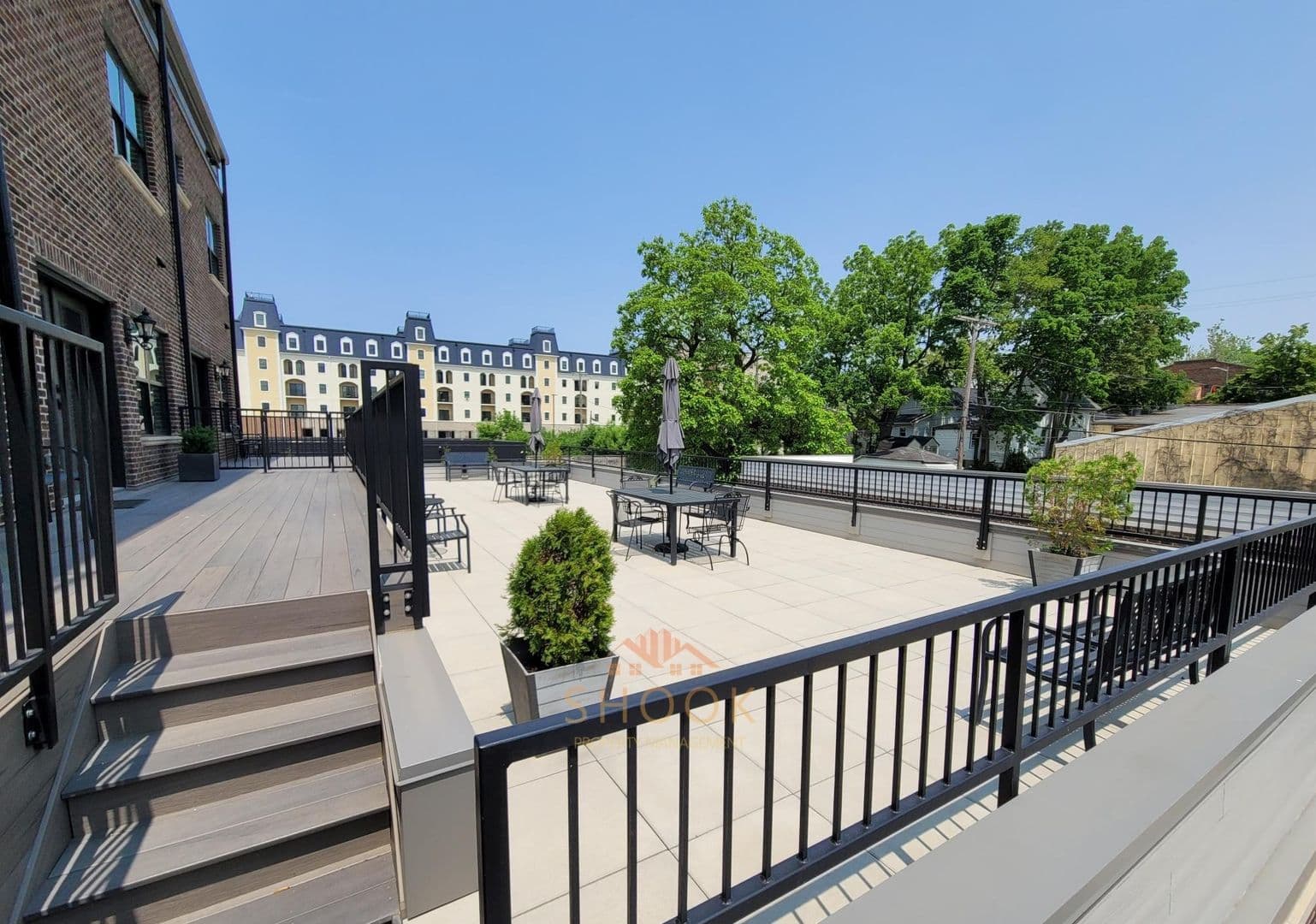 Lafayette Apartment: 201 S 4th St