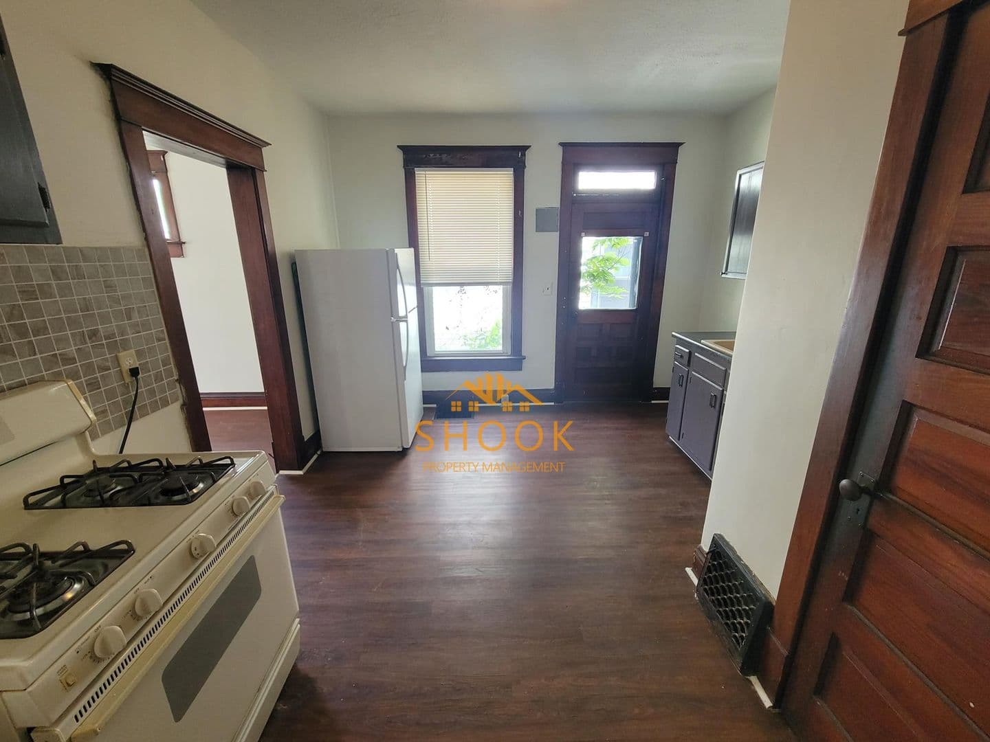 Lafayette Apartment: 104 S 7th St