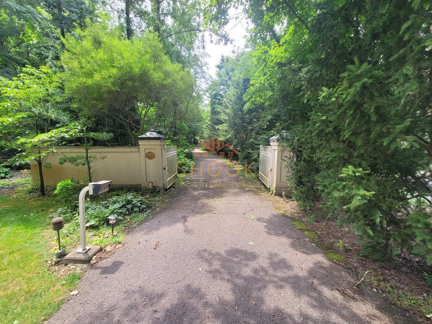Lafayette House: 195 Stacey Hollow Lane