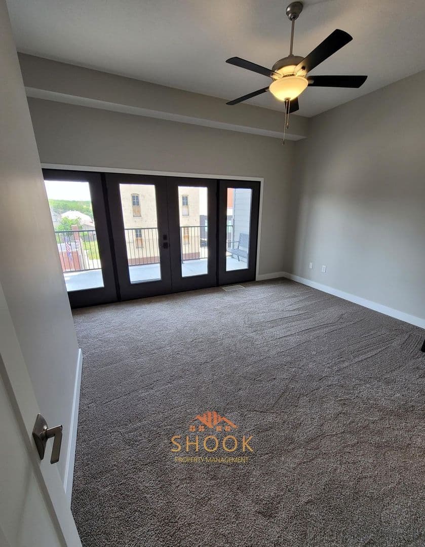 Lafayette Apartment: 201 S 4th St
