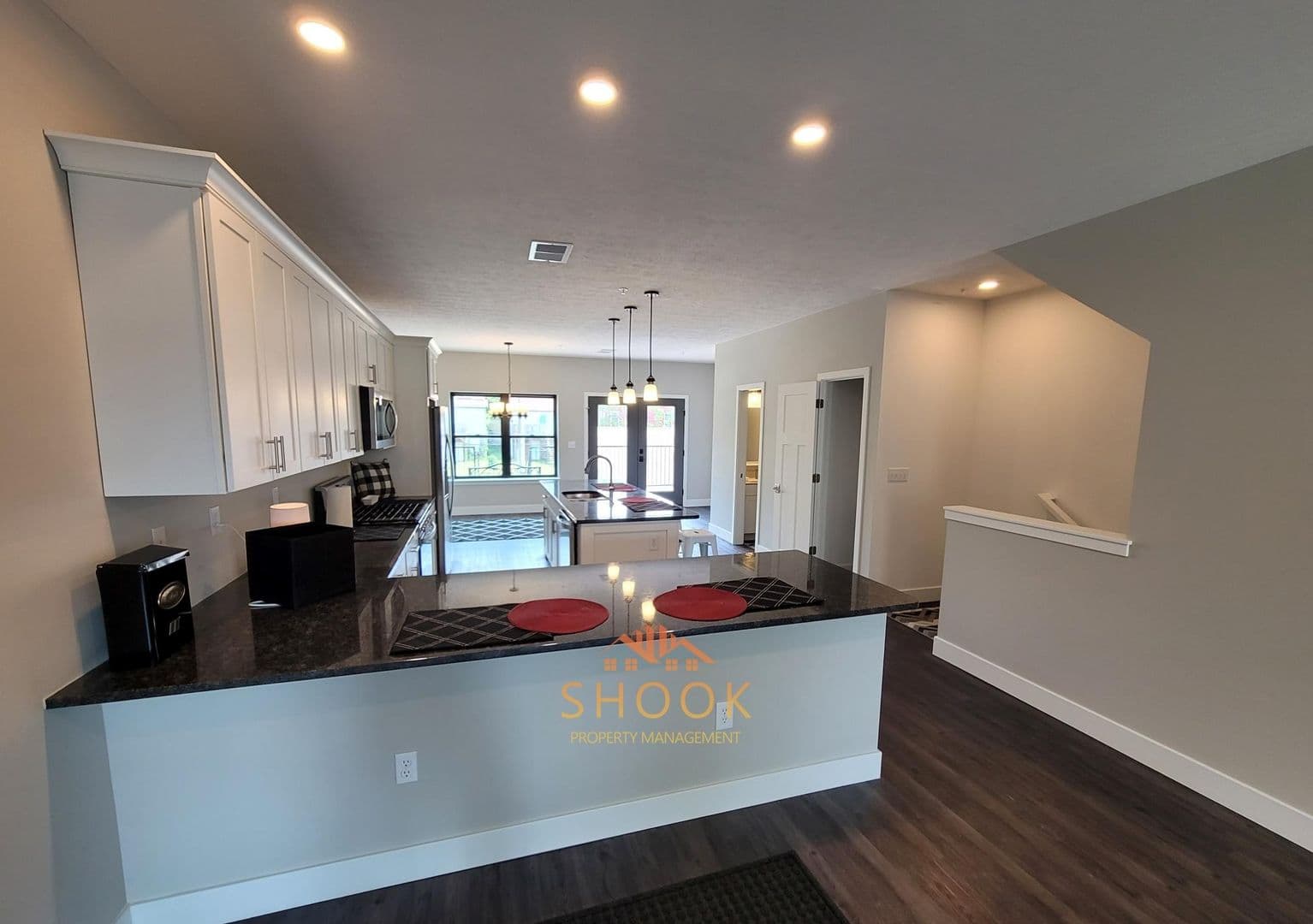 Lafayette Apartment: 201 S 4th St
