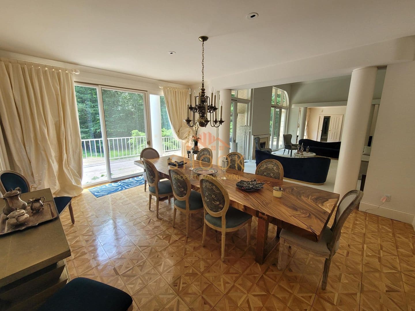 Lafayette House: 195 Stacey Hollow Lane