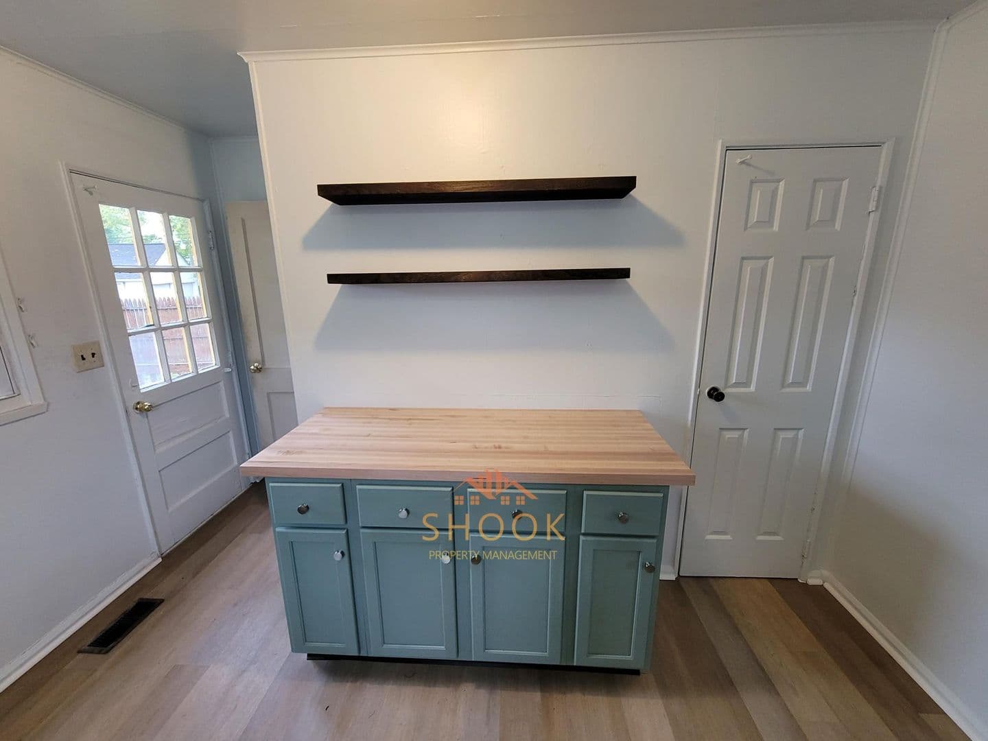 Lafayette House: 1323 Sunset Dr