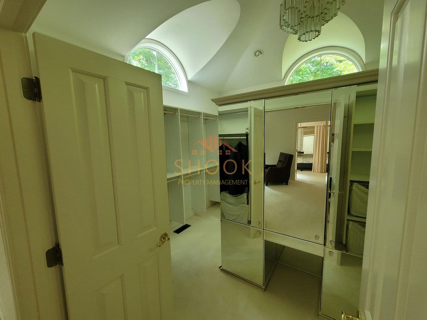 Lafayette House: 195 Stacey Hollow Lane