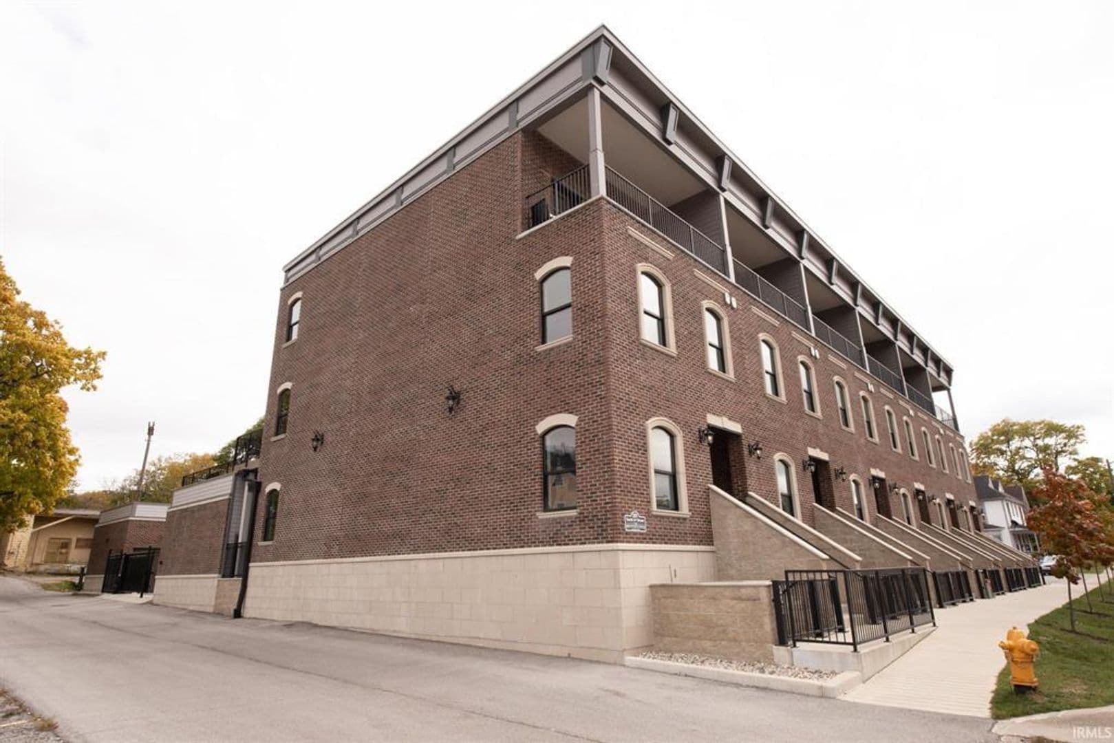 Lafayette Apartment: 201 S 4th St