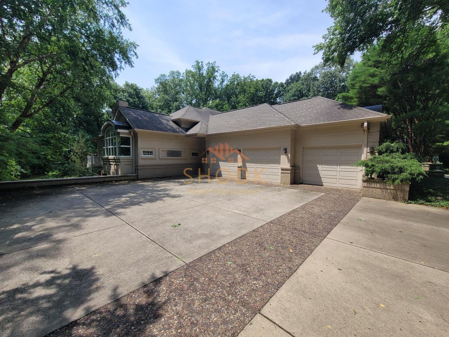 Lafayette House: 195 Stacey Hollow Lane