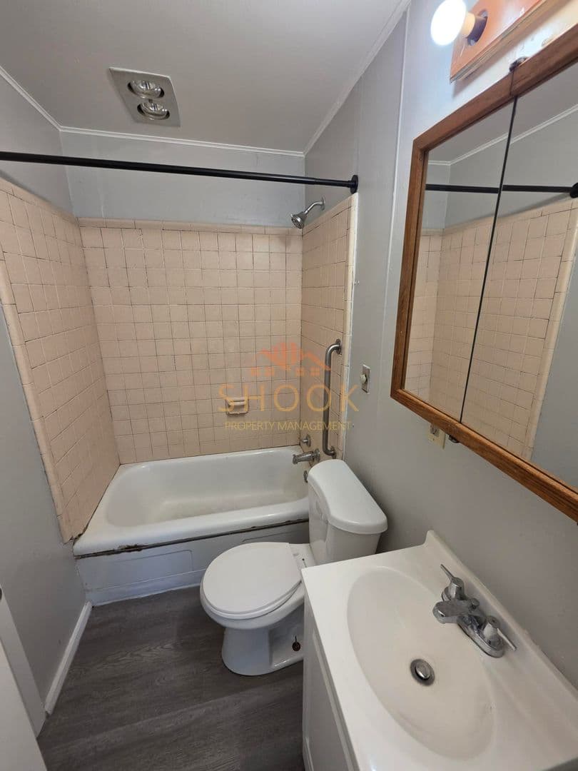 Lafayette House: 1722 Vinton St