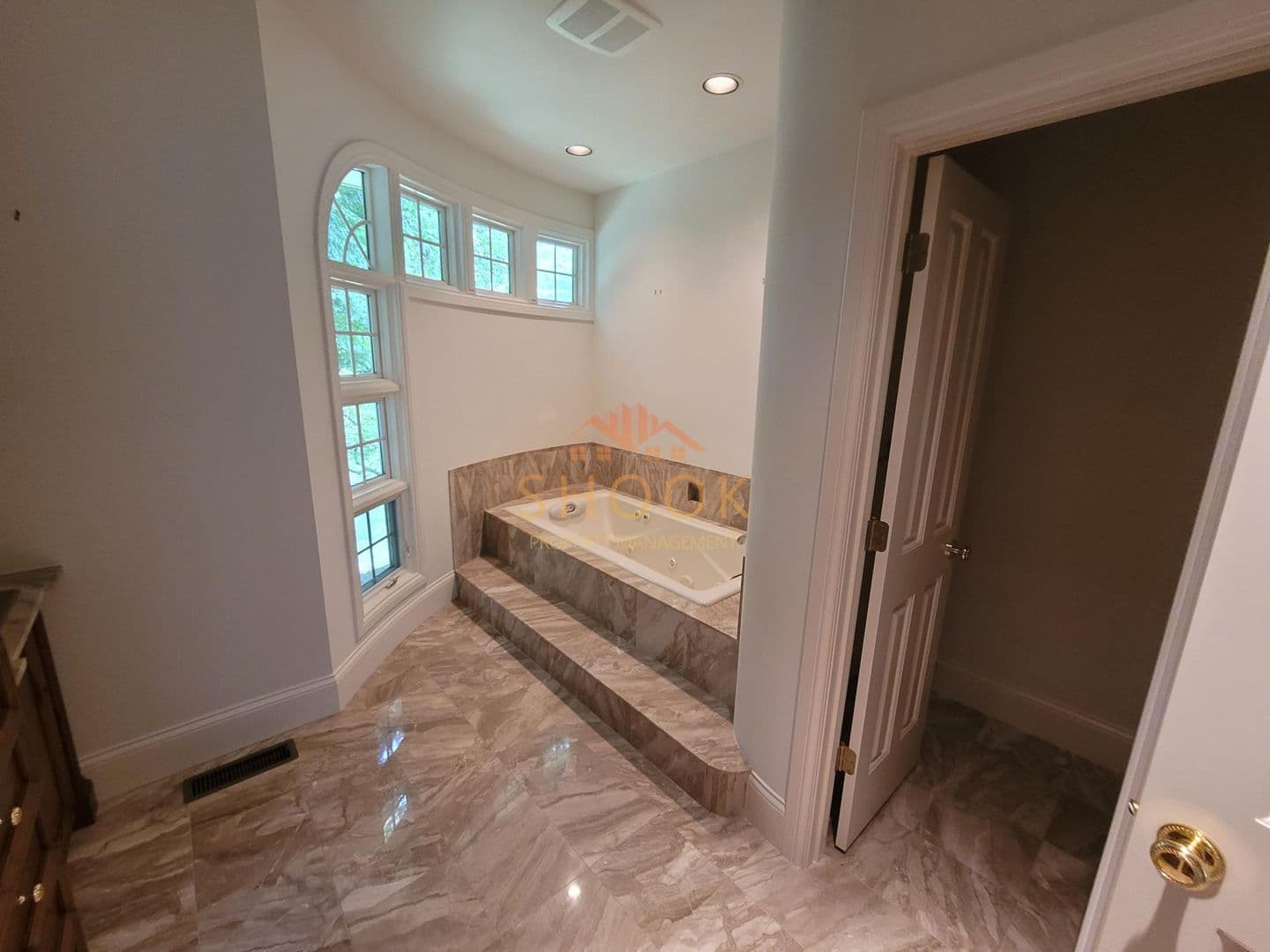 Lafayette House: 195 Stacey Hollow Lane