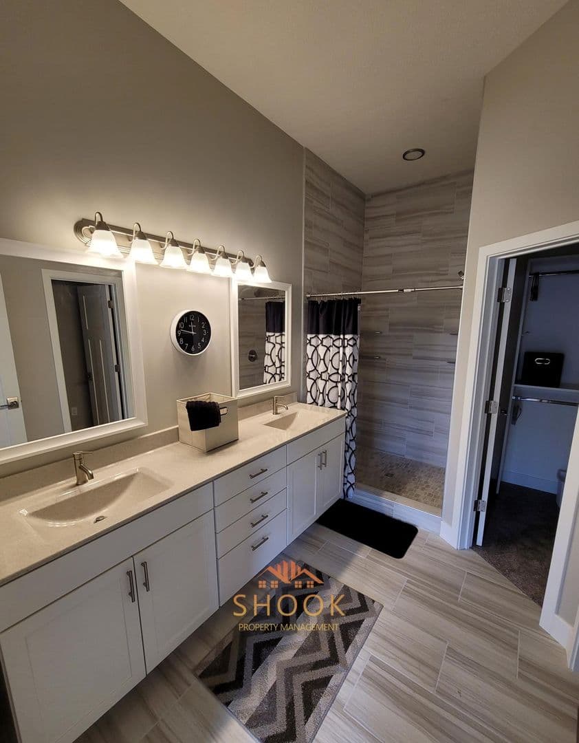 Lafayette Apartment: 201 S 4th St