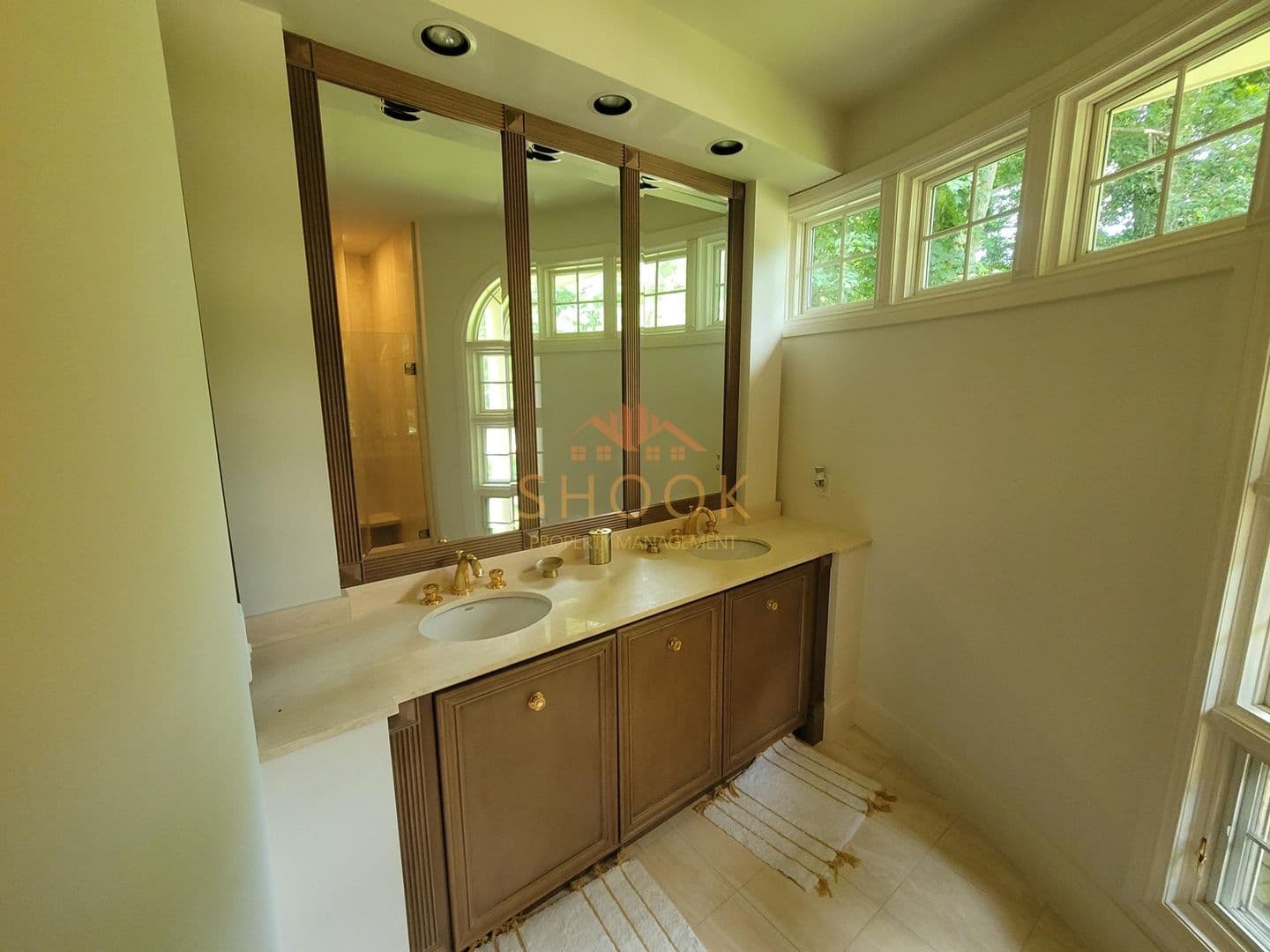Lafayette House: 195 Stacey Hollow Lane