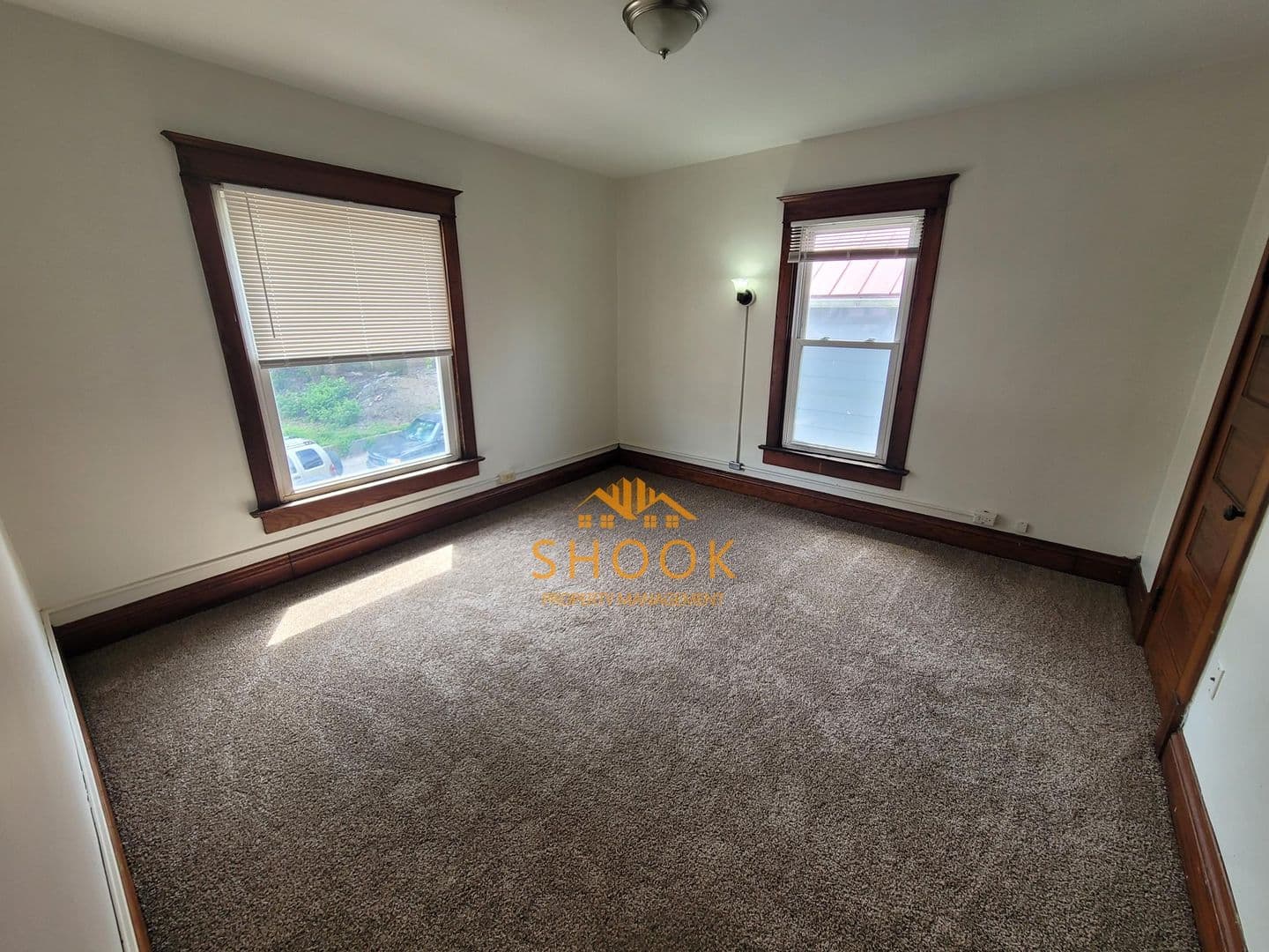Lafayette Apartment: 104 S 7th St