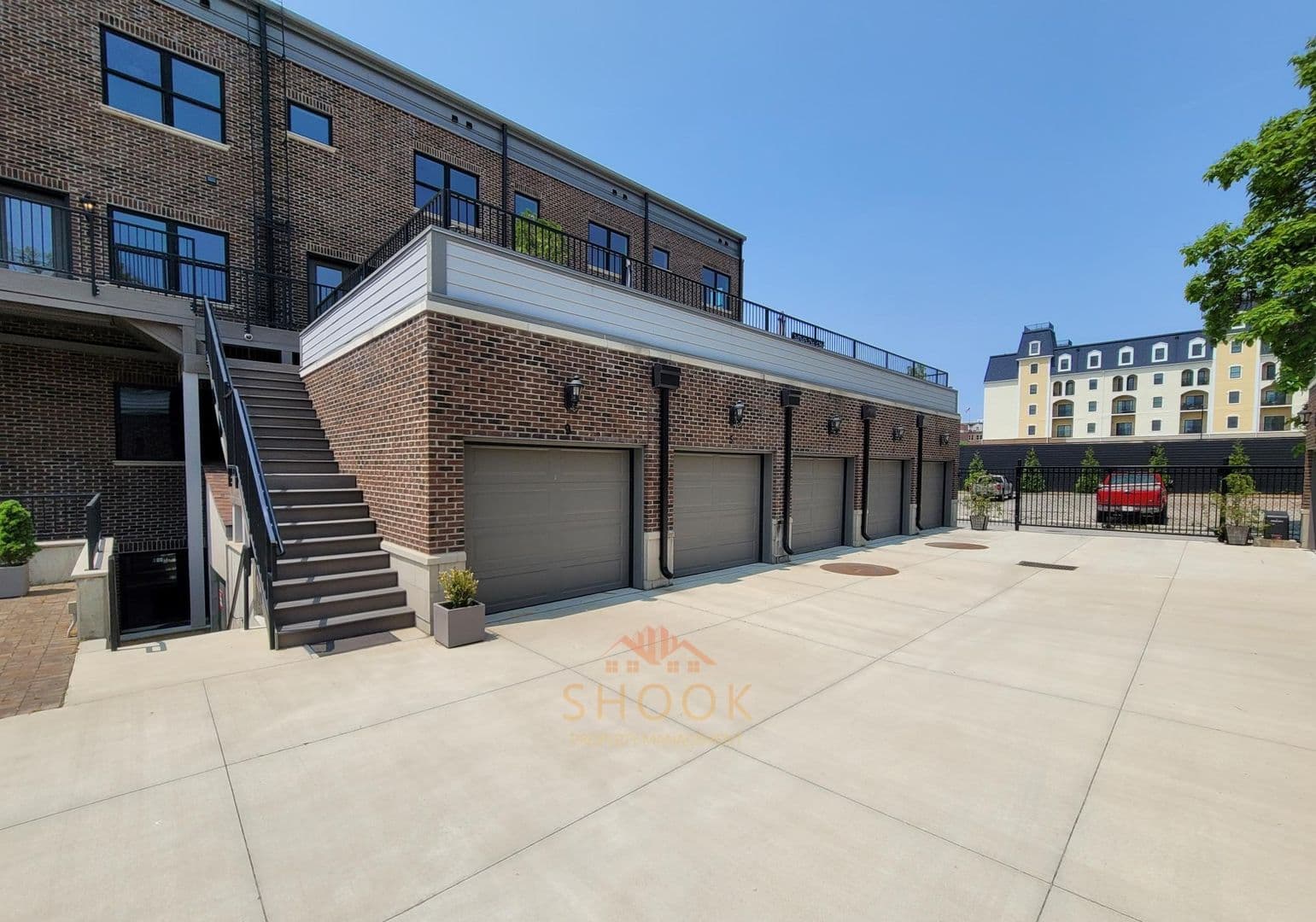 Lafayette Apartment: 201 S 4th St