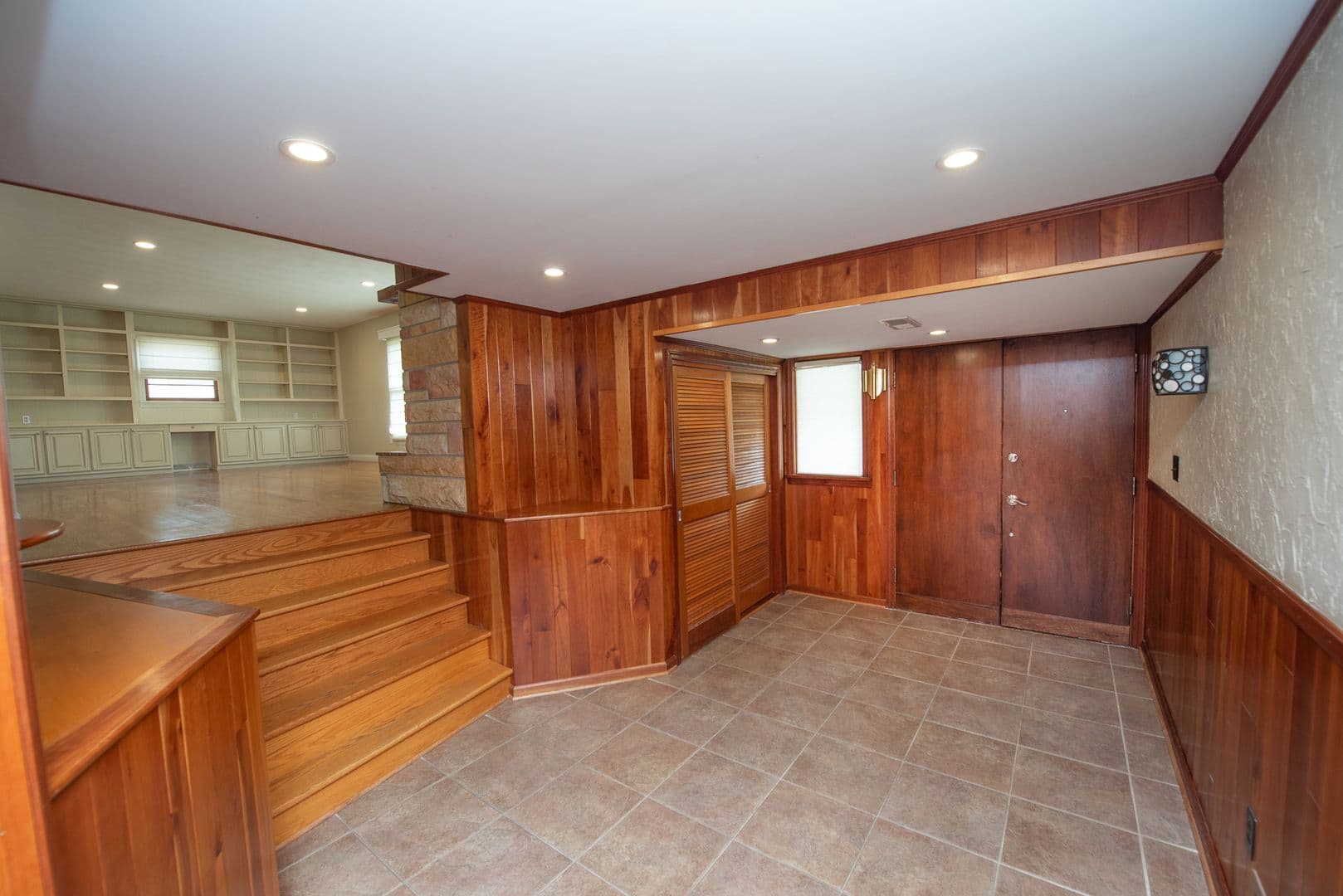 West Lafayette House: 209 E Navajo