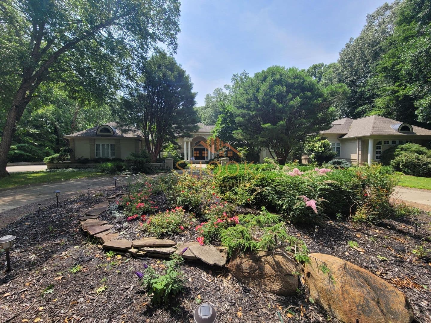 Lafayette House: 195 Stacey Hollow Lane