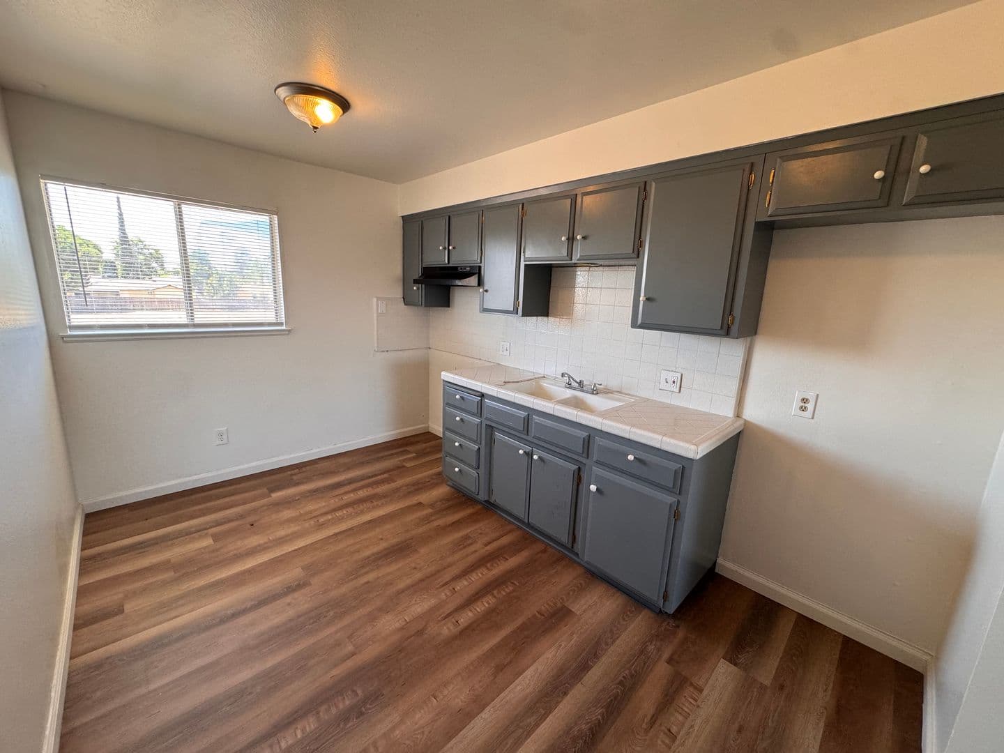 Bakersfield Apartment: 420 S Real Rd