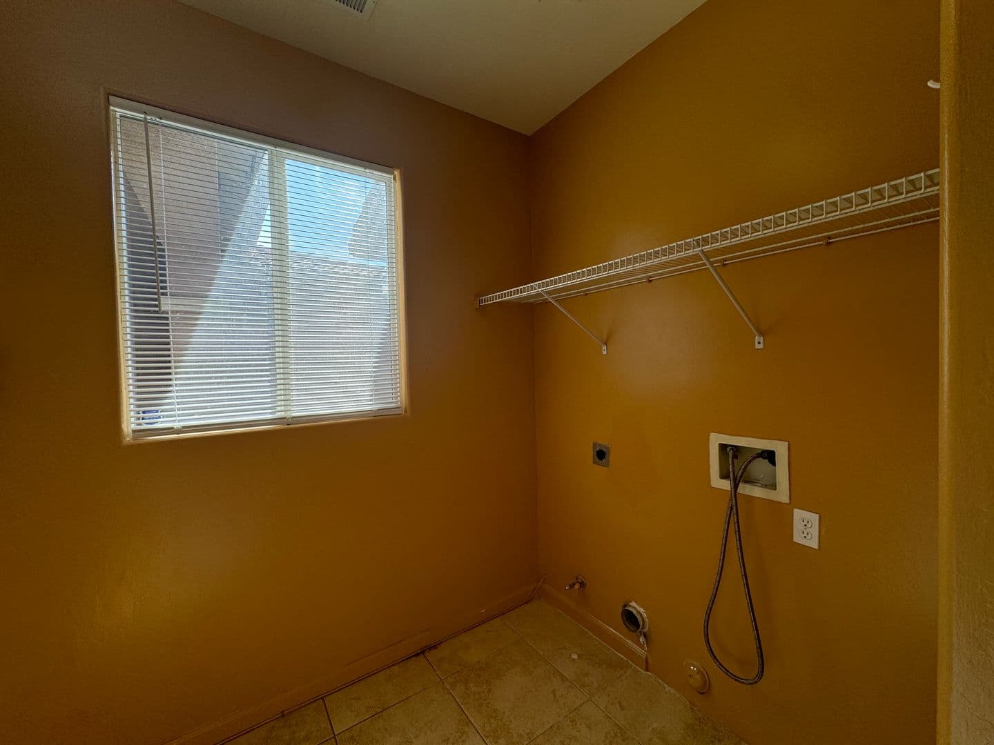 Bakersfield House: 5306 Challenger Ave