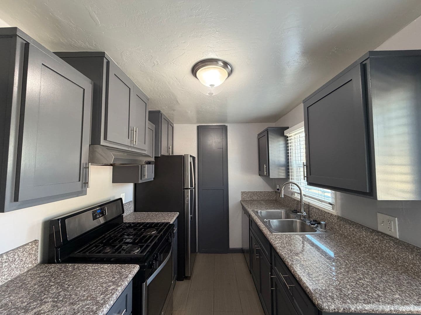 Bakersfield Apartment: 2016 20th Street