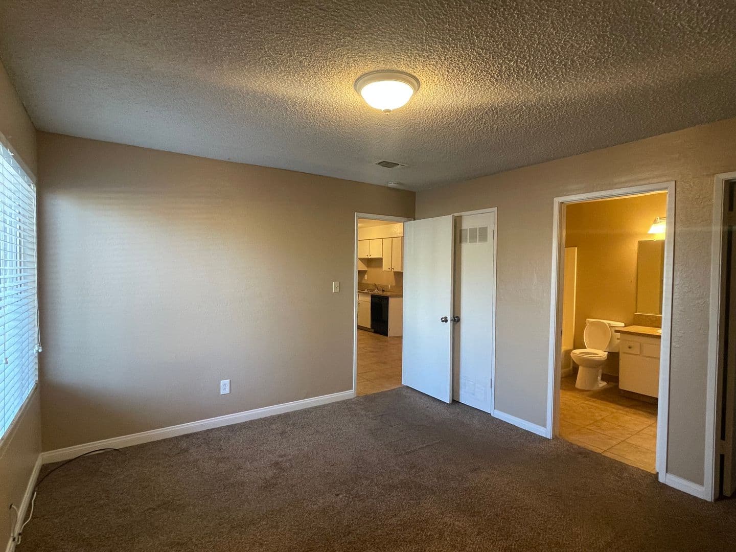 Bakersfield Apartment: 4820 Columbus Street