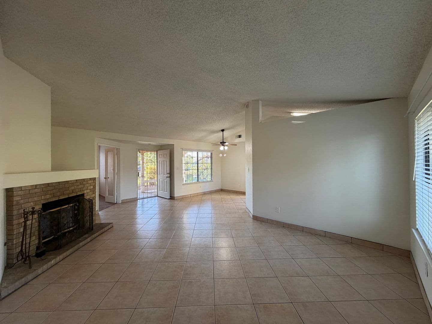 Bakersfield House: 9408 Carvalho Ct