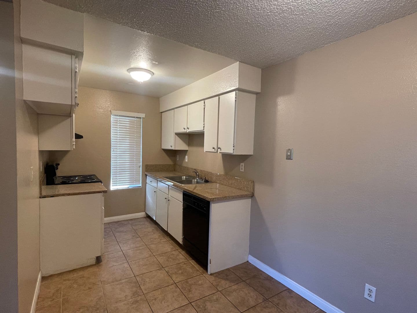 Bakersfield Apartment: 4820 Columbus Street