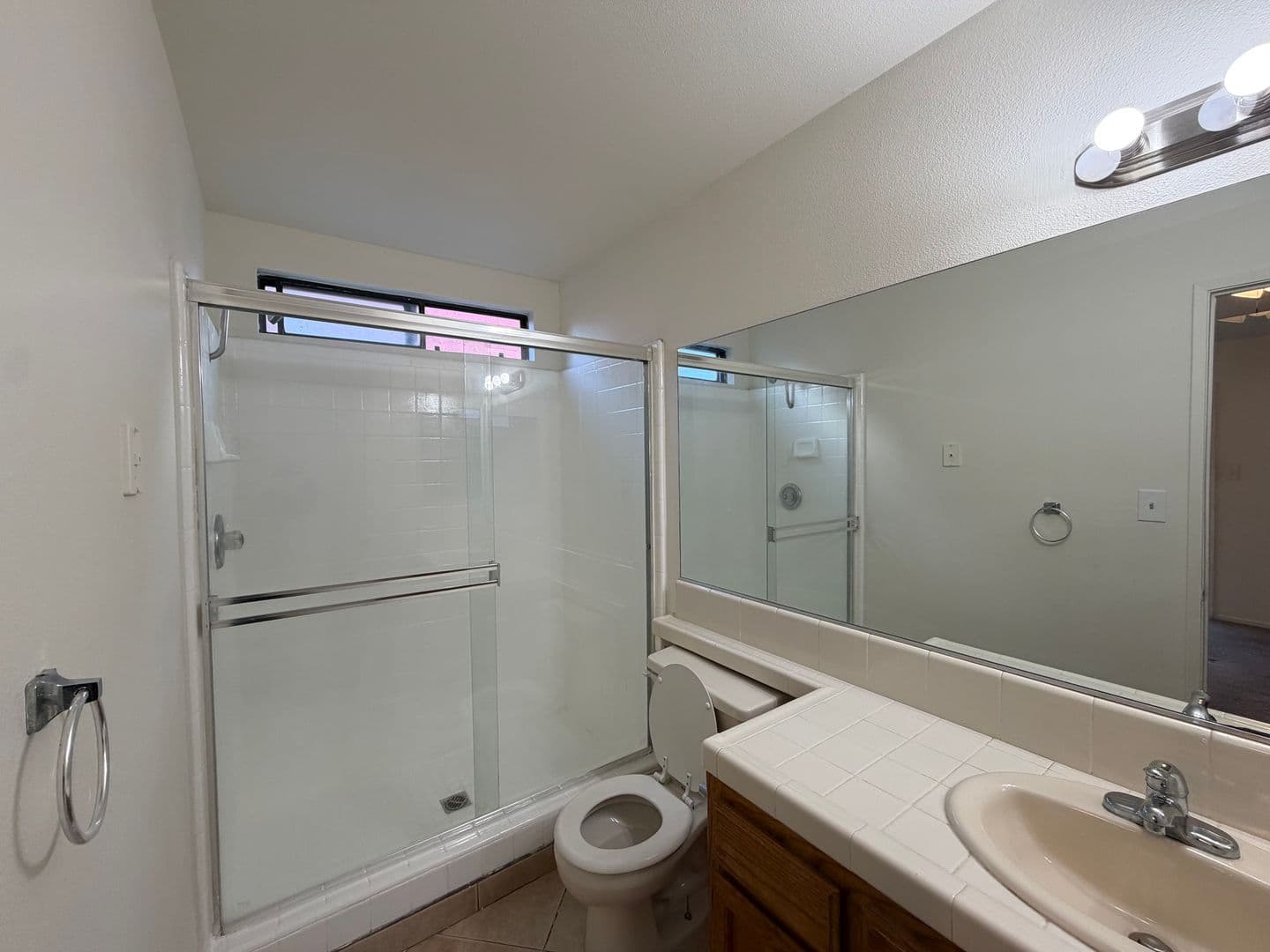 Bakersfield House: 9408 Carvalho Ct