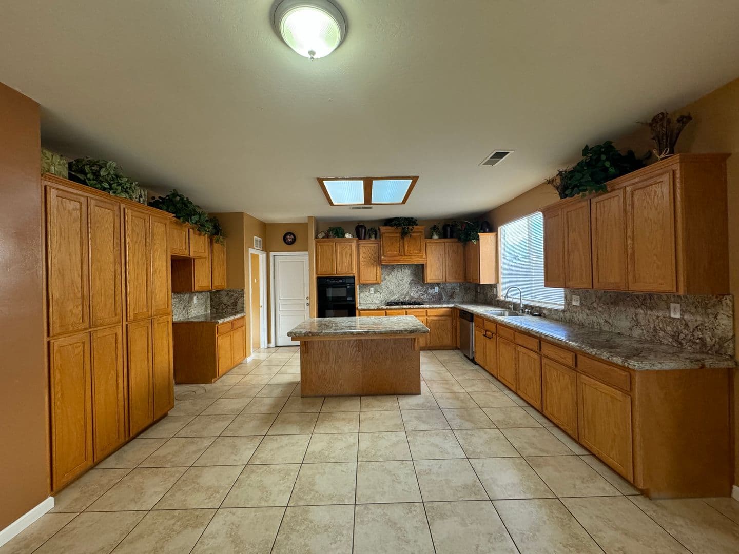 Bakersfield House: 5306 Challenger Ave