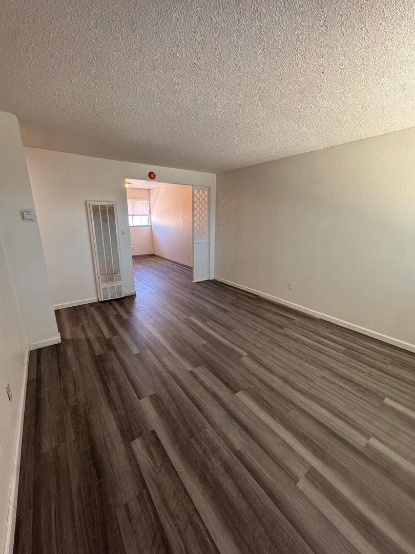 Bakersfield Apartment: 420 S Real Rd