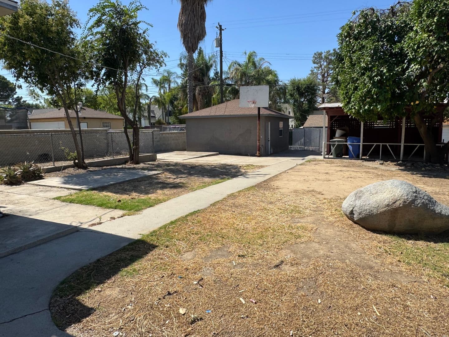 Bakersfield House: 25 Columbus St