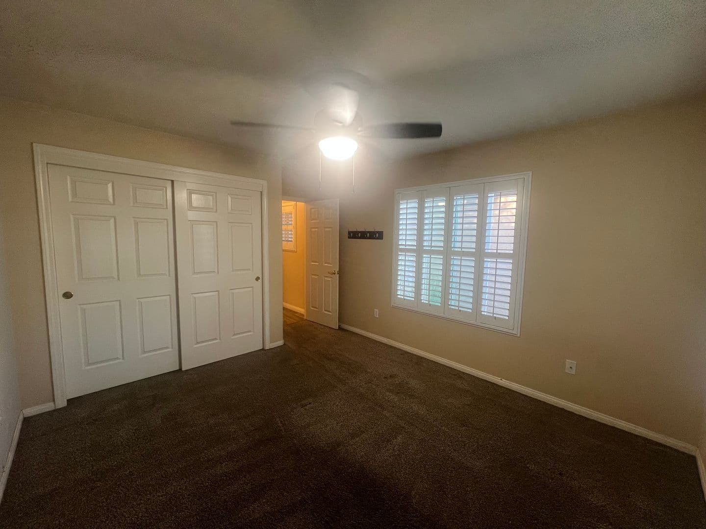 Bakersfield House: 11614 Indian Hawthorn St