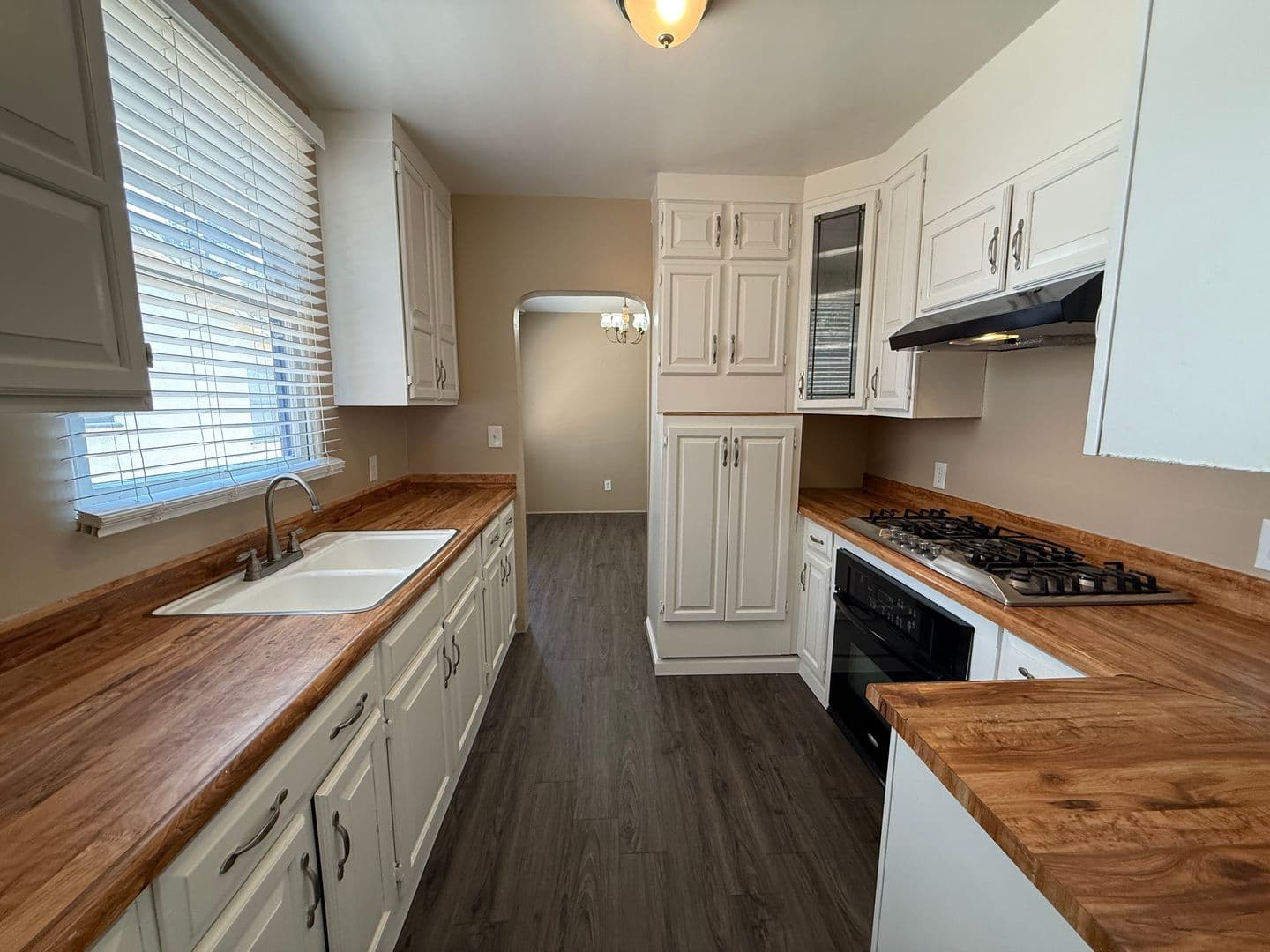 Bakersfield House: 218 Linda Vista Dr.