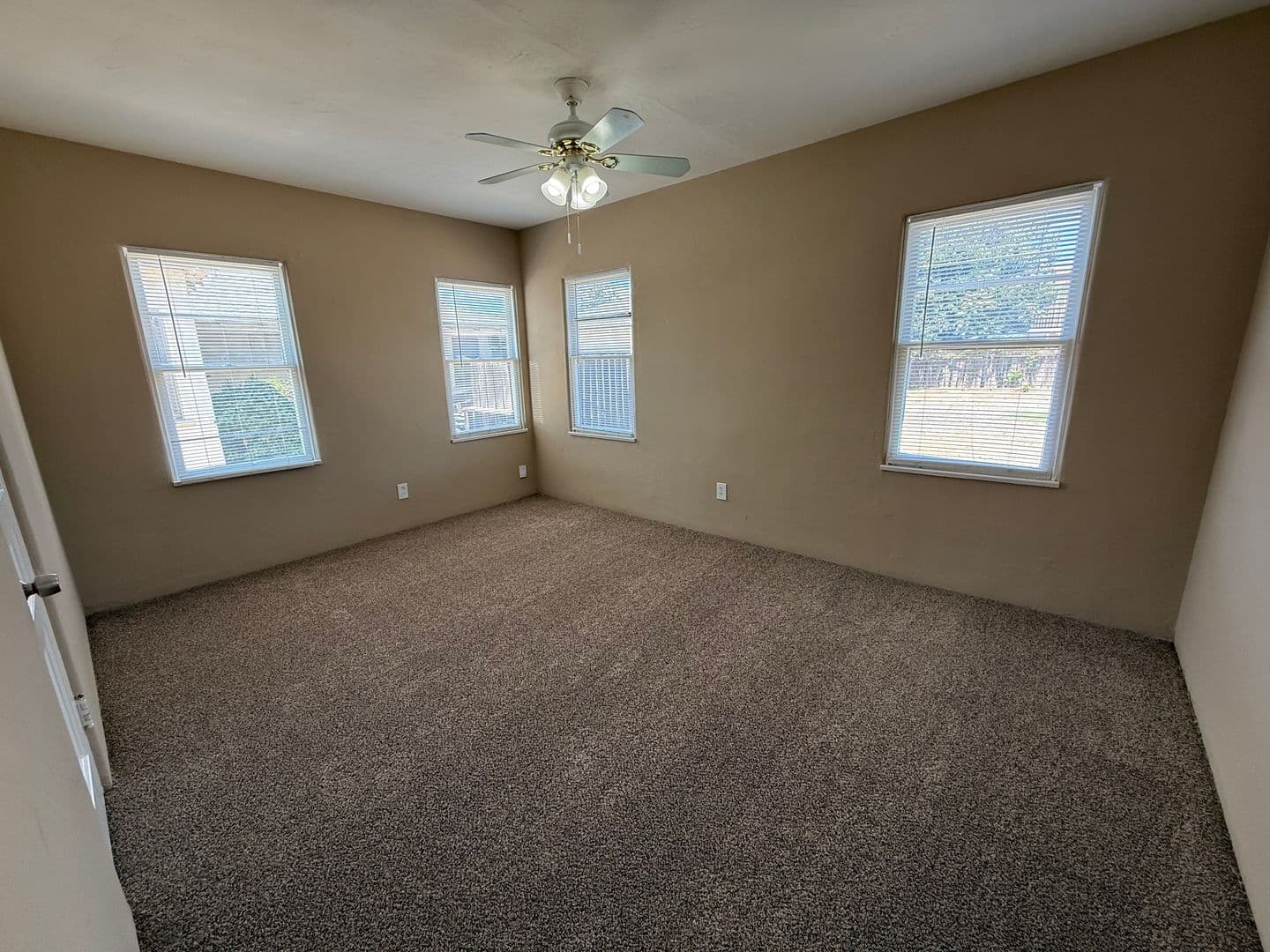 Bakersfield House: 218 Linda Vista Dr.