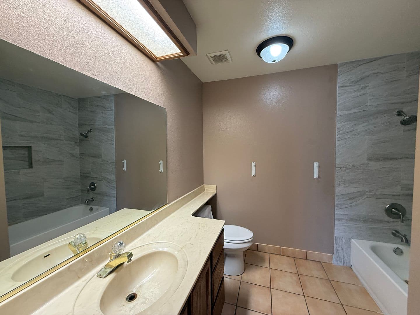 Hanford House: 980 Lakewood Drive