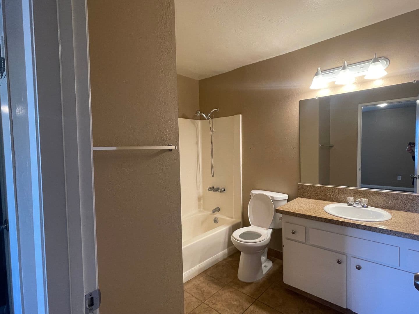 Bakersfield Apartment: 4820 Columbus Street
