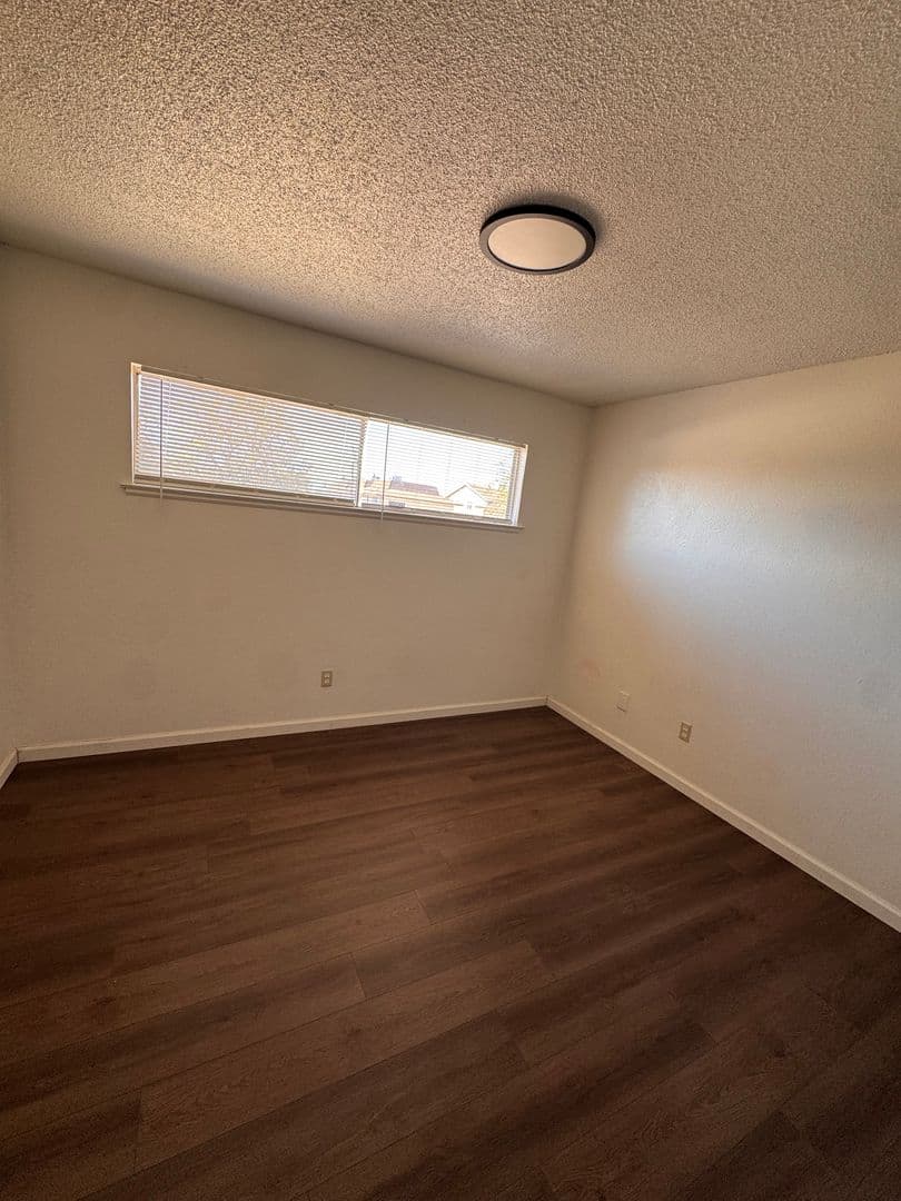 Bakersfield Apartment: 420 S Real Rd