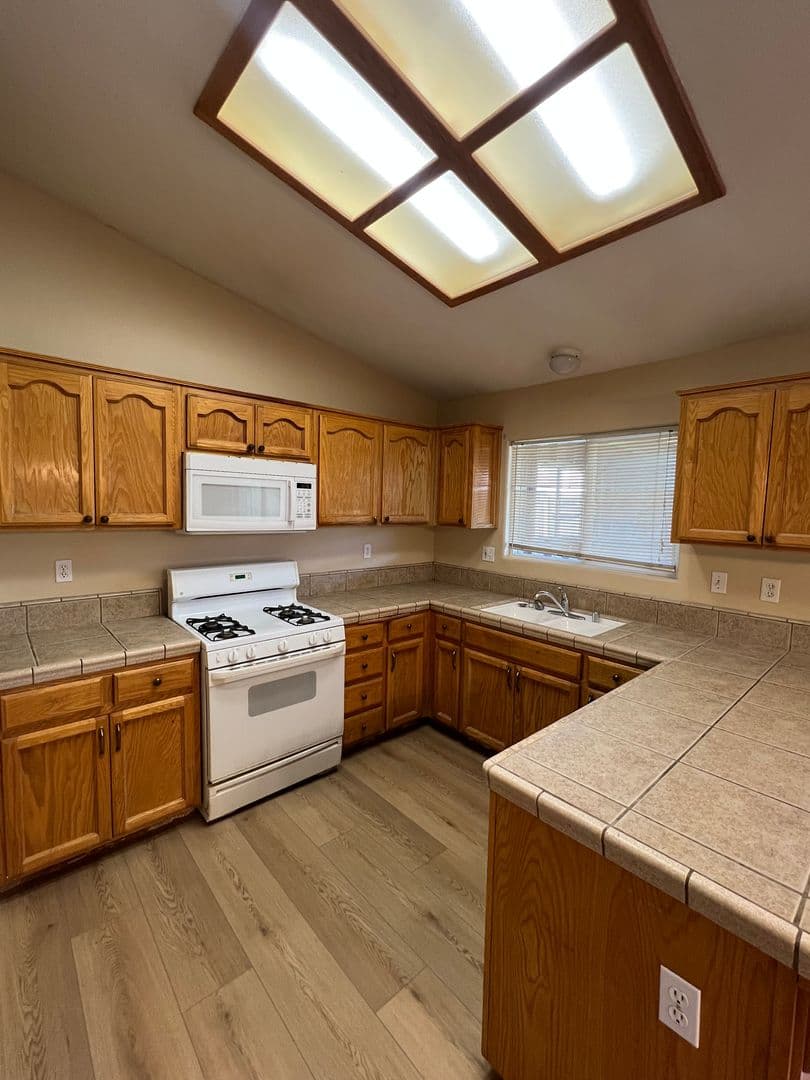 Bakersfield House: 4205 Serene Oak Dr