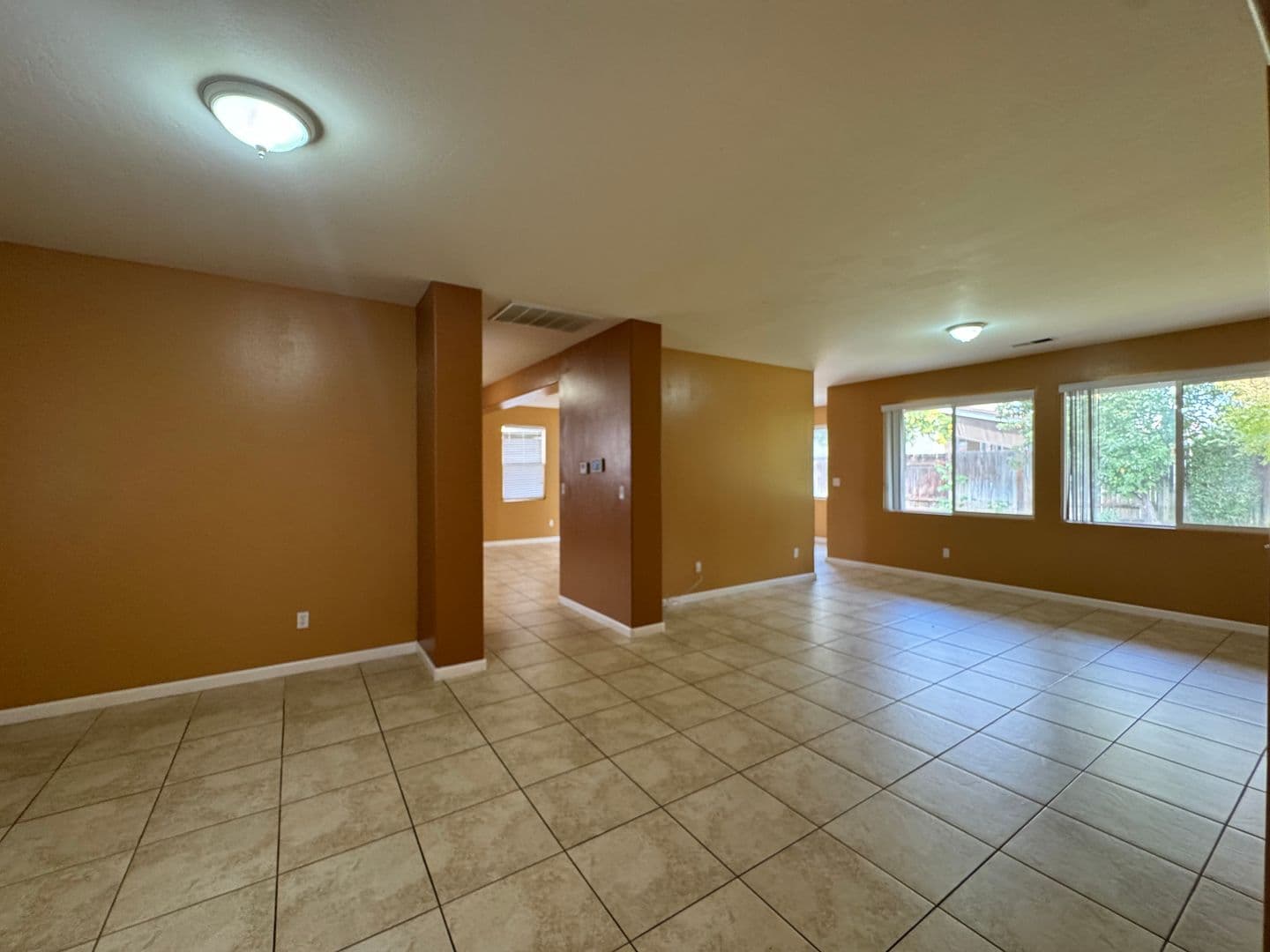 Bakersfield House: 5306 Challenger Ave
