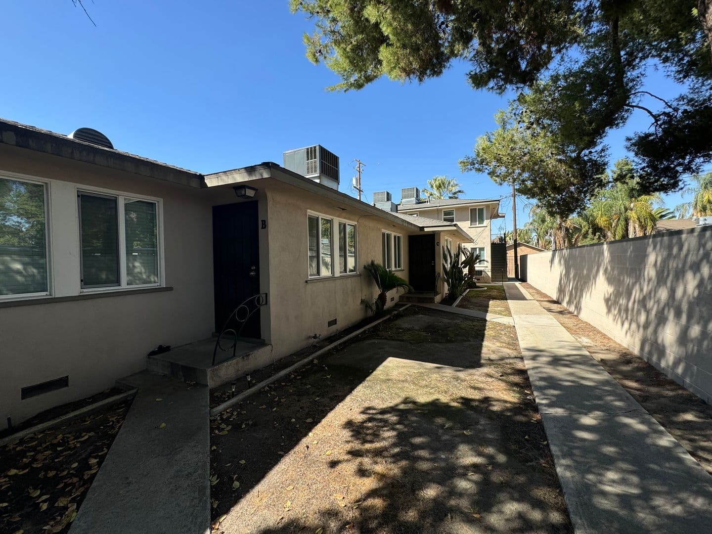 Bakersfield Apartment: 2016 20th Street