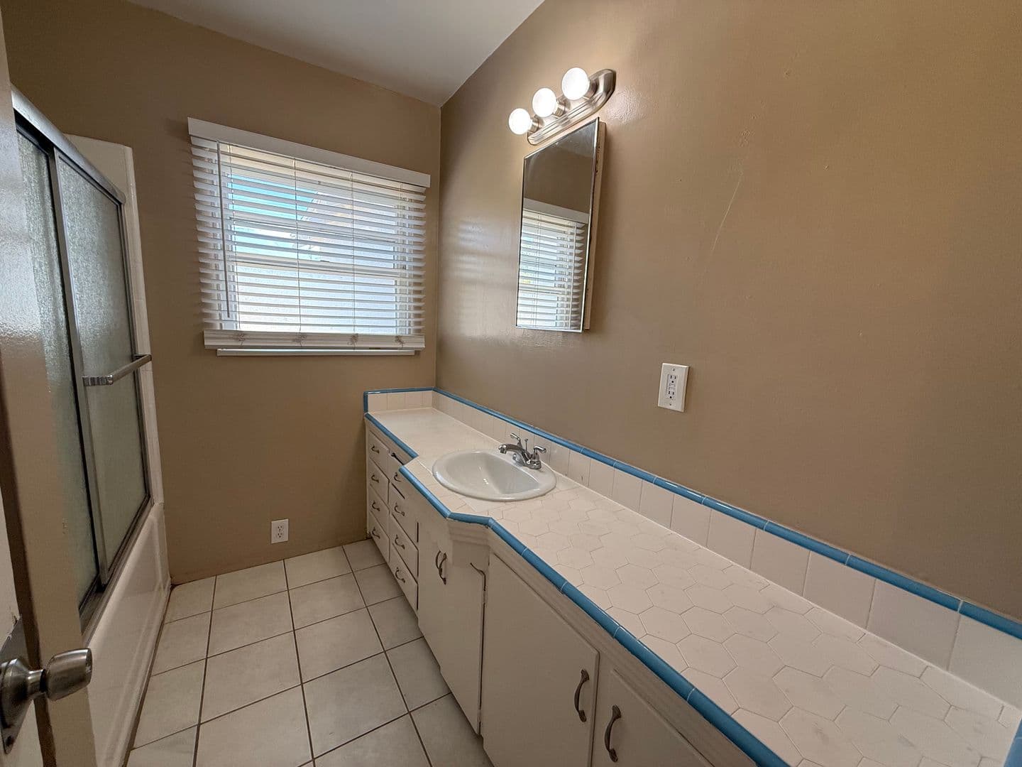Bakersfield House: 218 Linda Vista Dr.
