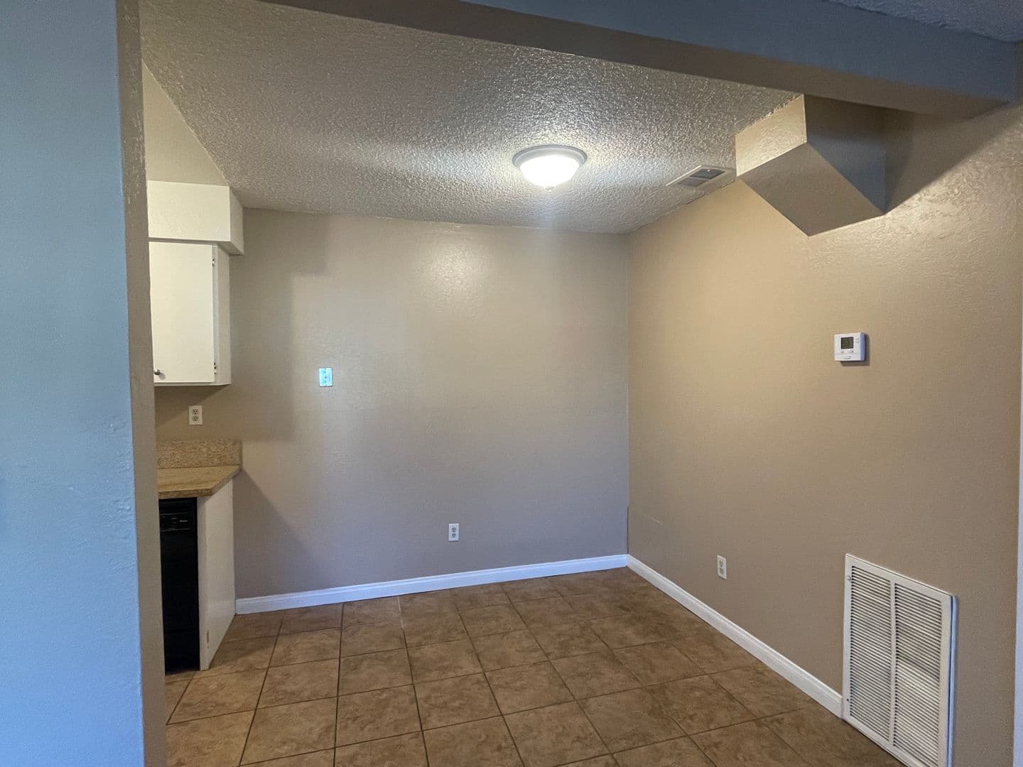 Bakersfield Apartment: 4820 Columbus Street