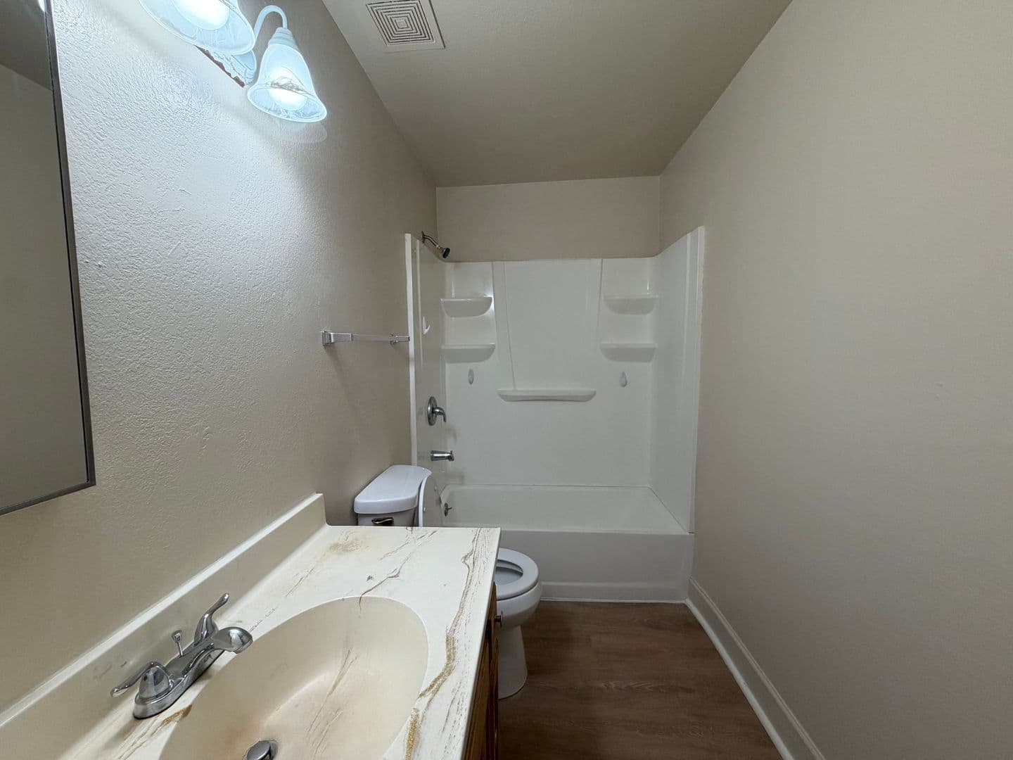 Bakersfield Apartment: 2501 Bea Court