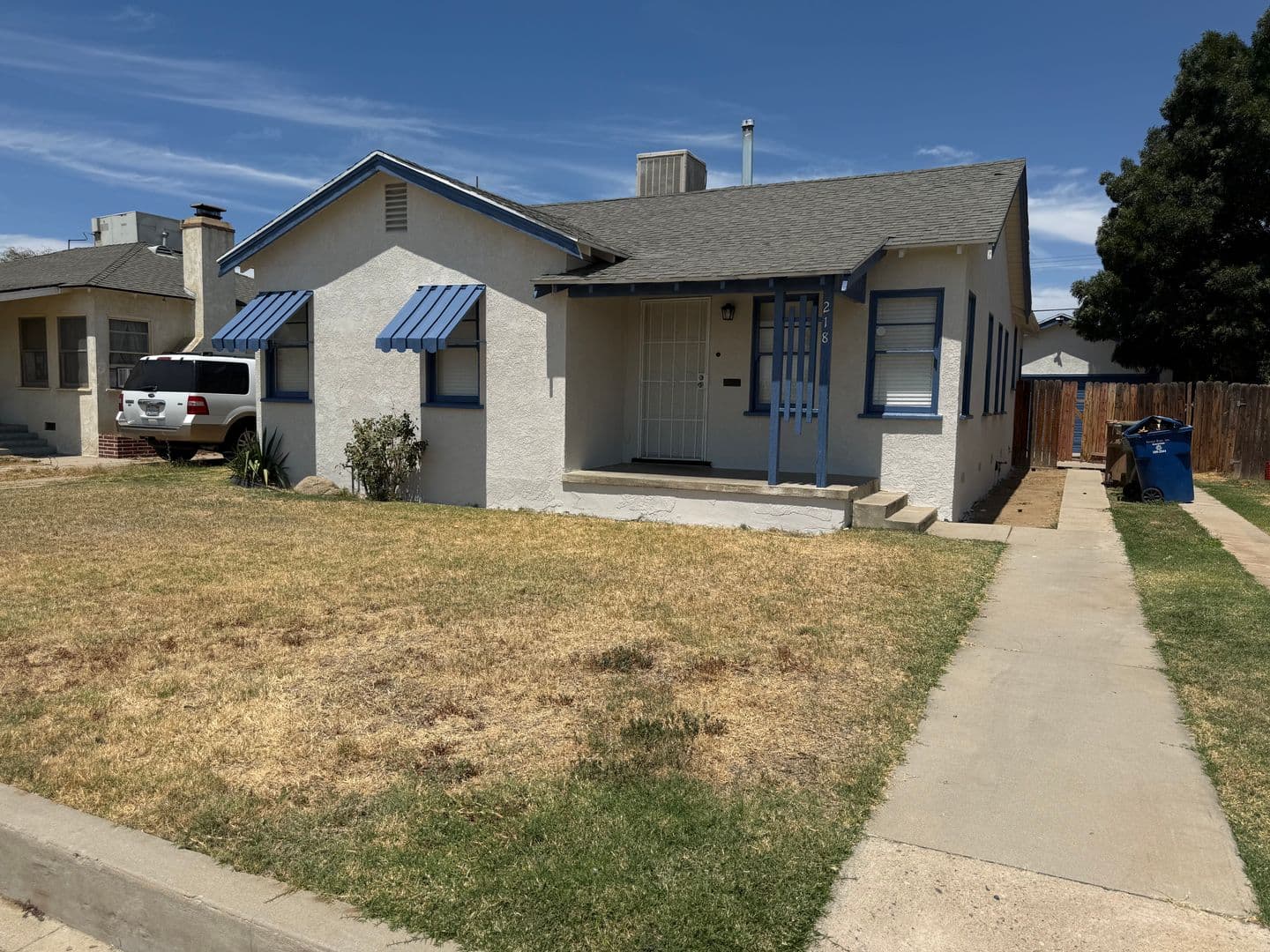 Bakersfield House: 218 Linda Vista Dr.