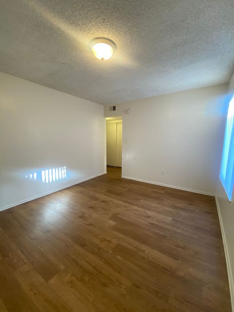 Bakersfield Apartment: 1001 W. Columbus St