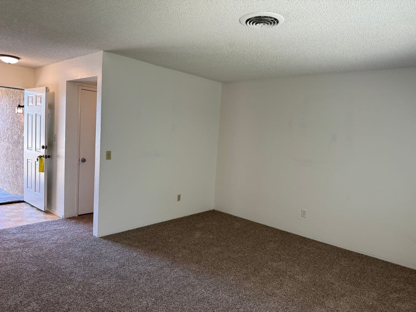Bakersfield House: 6005 Derrick Street