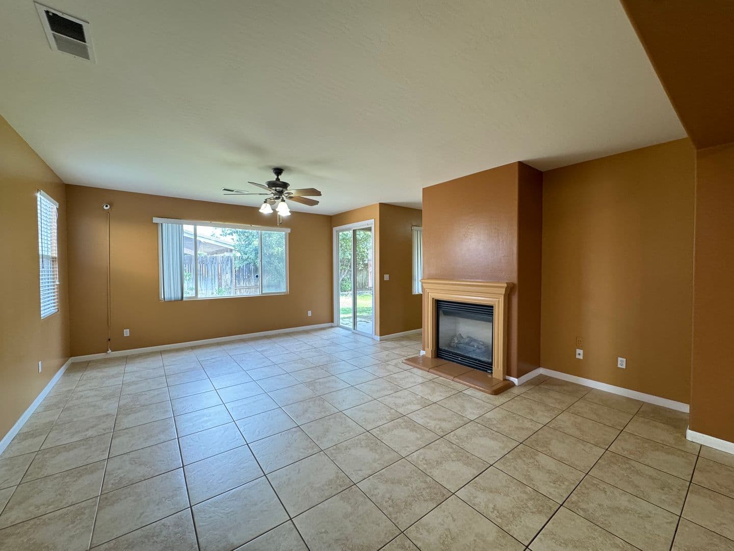 Bakersfield House: 5306 Challenger Ave