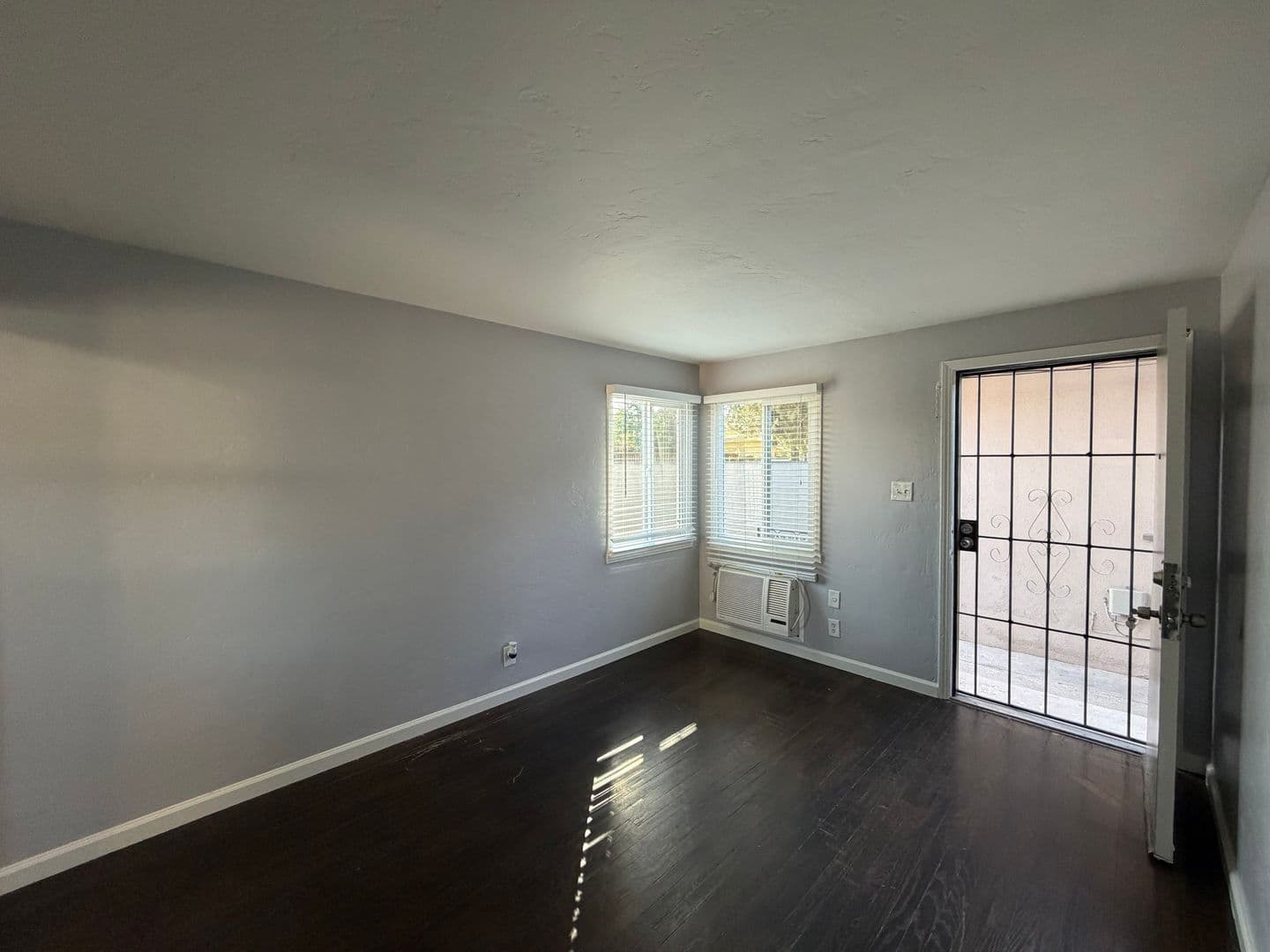 Bakersfield Apartment: 2016 20th Street