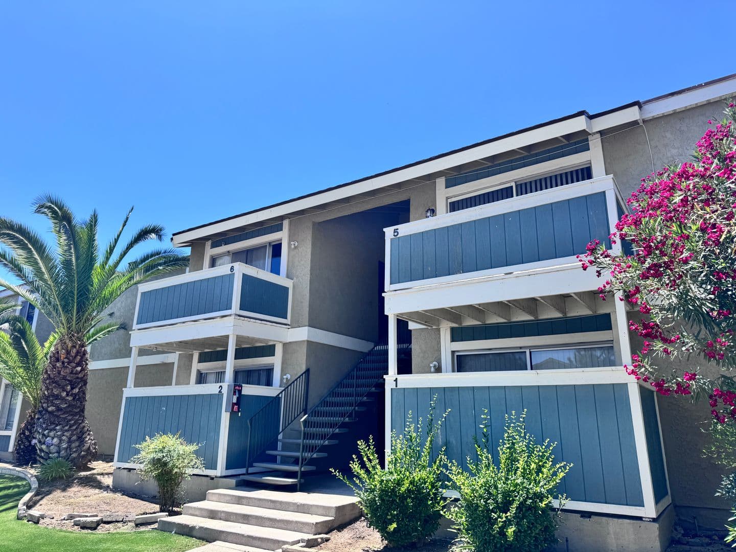 Bakersfield Apartment: 4830 Columbus Street