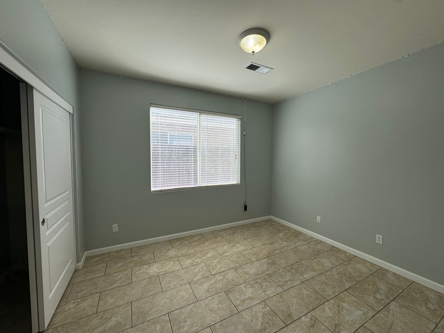Bakersfield House: 5306 Challenger Ave