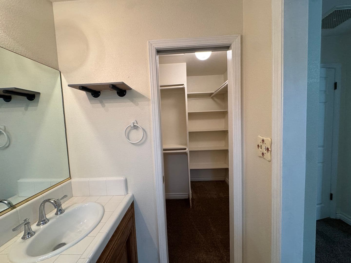Bakersfield House: 5917 Dorset Dr.